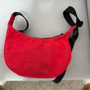 Baggu Small crossbody candy apple